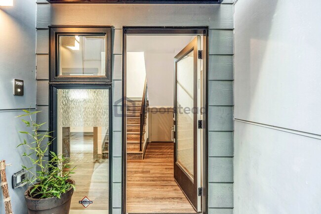 Foto del edificio - 708 14th Ave