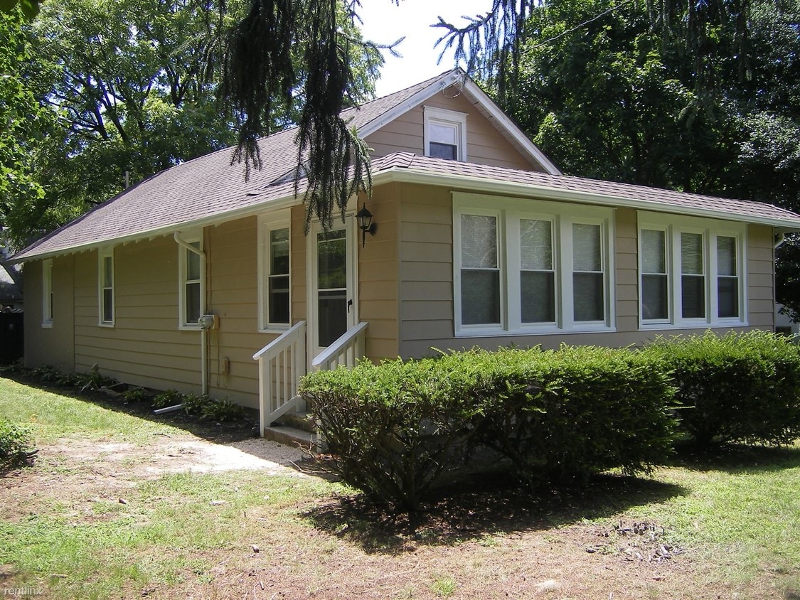 Primary Photo - 302 W Franklin Ave