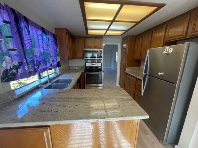 Foto del edificio - Updated 4 bedroom in desired neighborhood ...