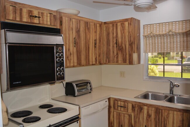 Building Photo - 14644 Canalview Dr