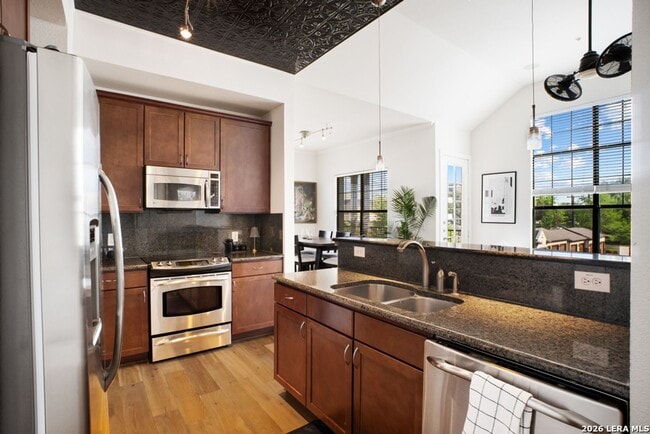 Building Photo - 7342 Oak Manor Dr