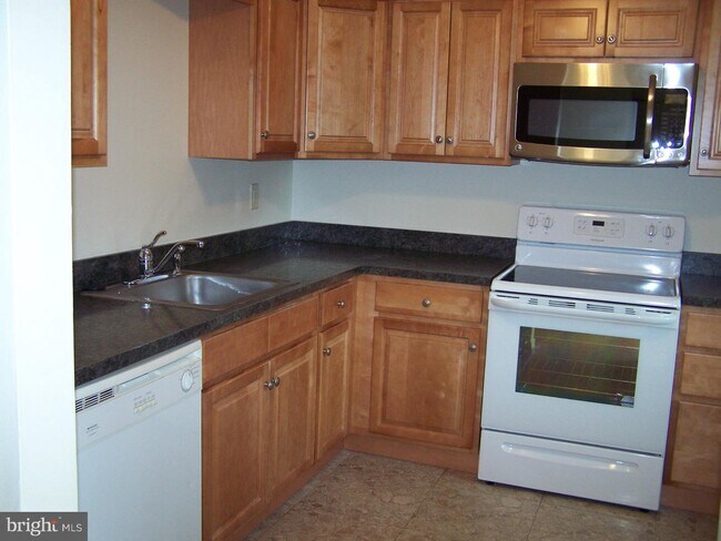 Building Photo - 263 Clinton Ct