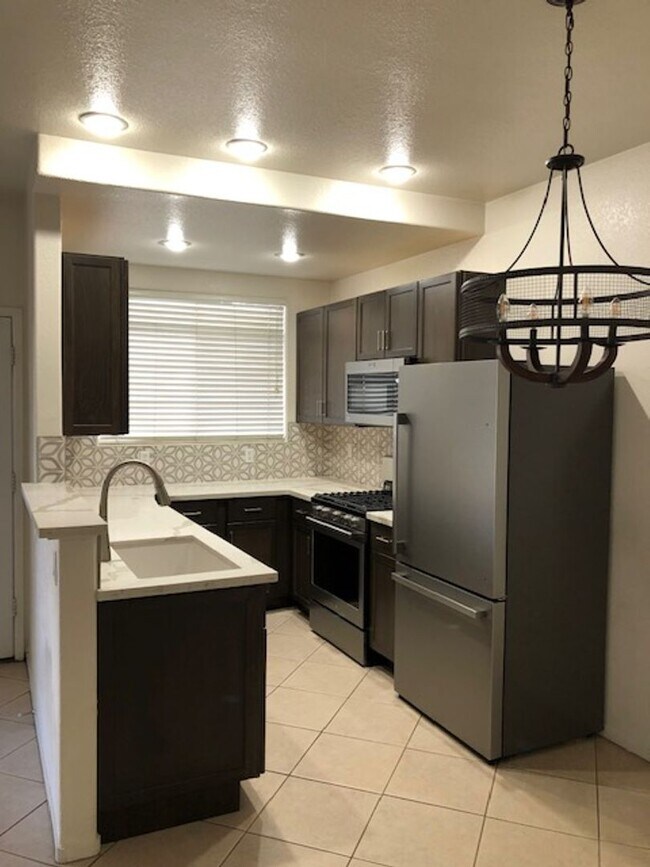 Building Photo - Green Valley Ranch Condo