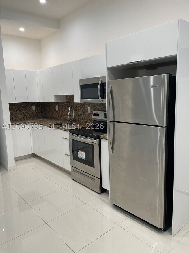 Foto del edificio - 2300 NW 7th St