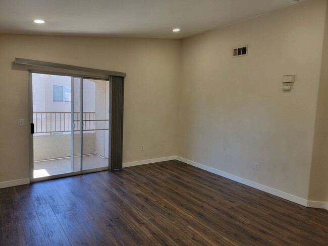 Foto del edificio - ~~AVAILABLE NOW~~ REMODELED 2ND FLOOR 2 BE...