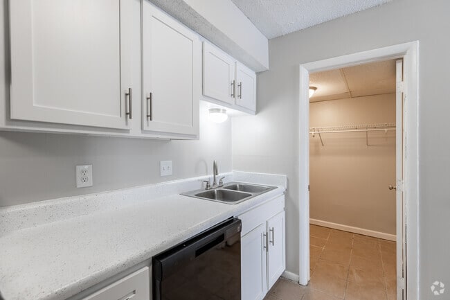 2BR, 1.5BA - 1,215SF - Stone Brooke Apartments Homes