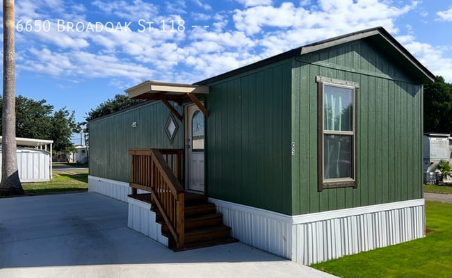 Building Photo - 6650 Broadoak St