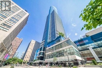 Building Photo - 386 Yonge St