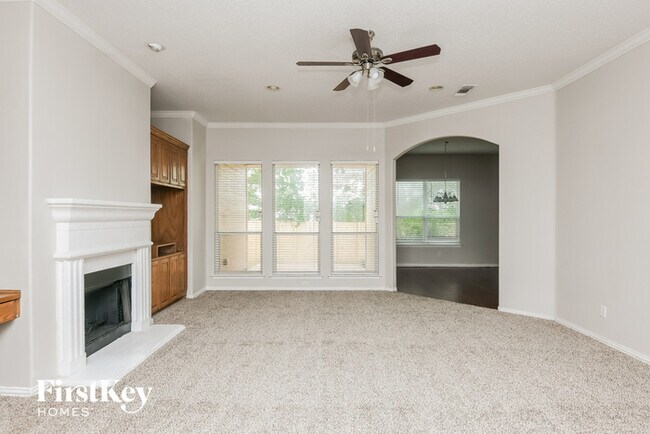 Building Photo - 805 Mesa Vista Dr