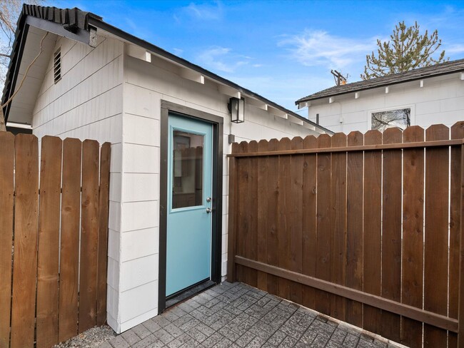 Foto del edificio - Brand New Midtown Casita