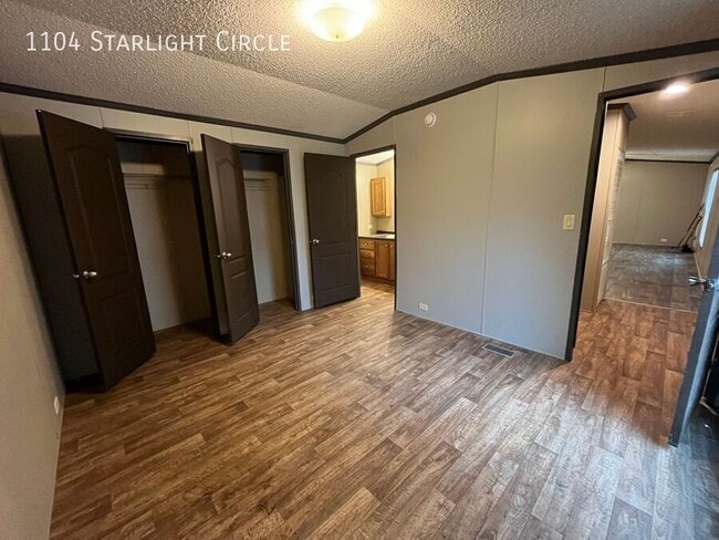 Building Photo - 1104 NW Starlight Cir