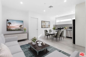 Building Photo - 1526 Armacost Ave