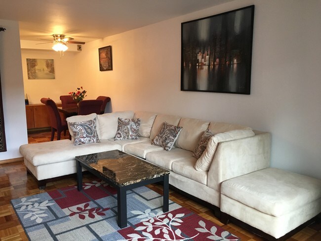 Sala de estar - 1720 Halford Ave