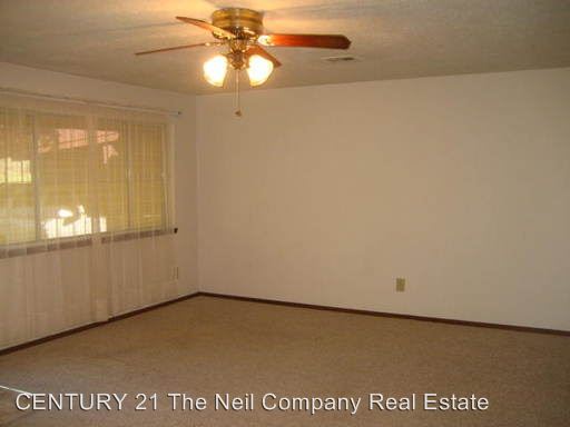 Building Photo - 1121 Charter Oaks Dr