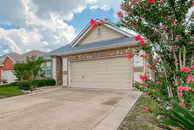 Foto del edificio - 8923 Willow Wind Ln