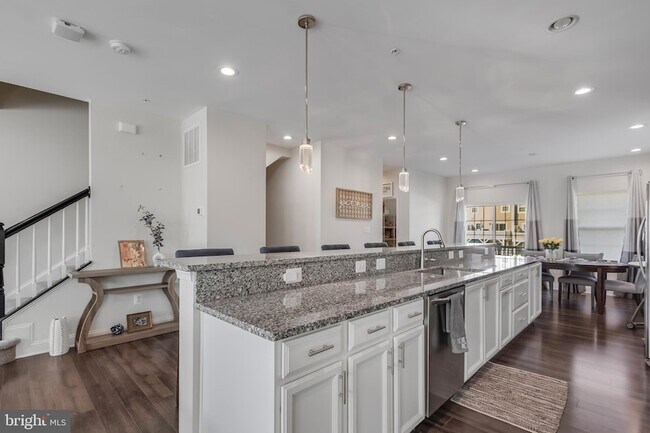 Foto del edificio - 11411 Tolkien Ave