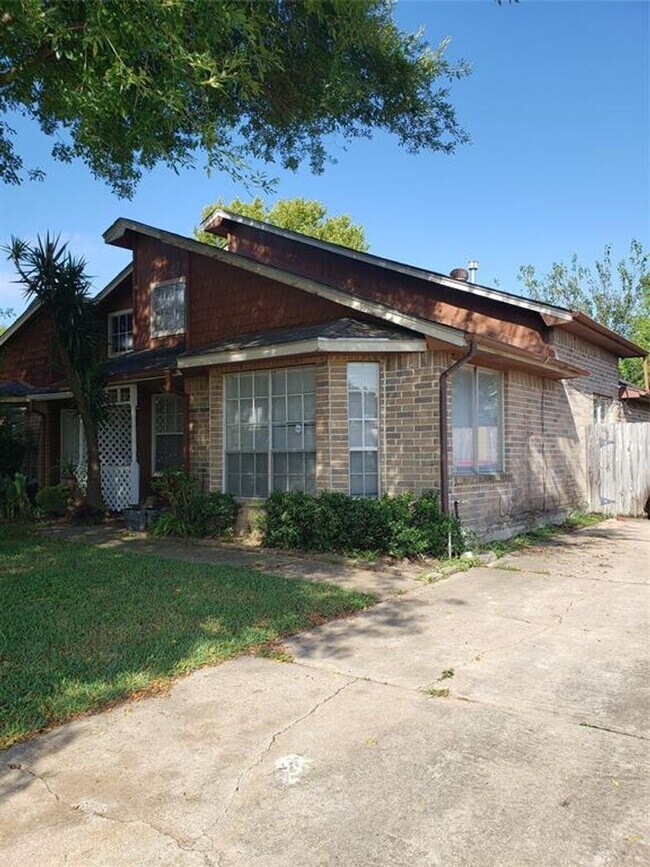 Building Photo - 17010 Pastoria Dr