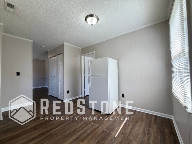 Foto del edificio - 327 E Parker St