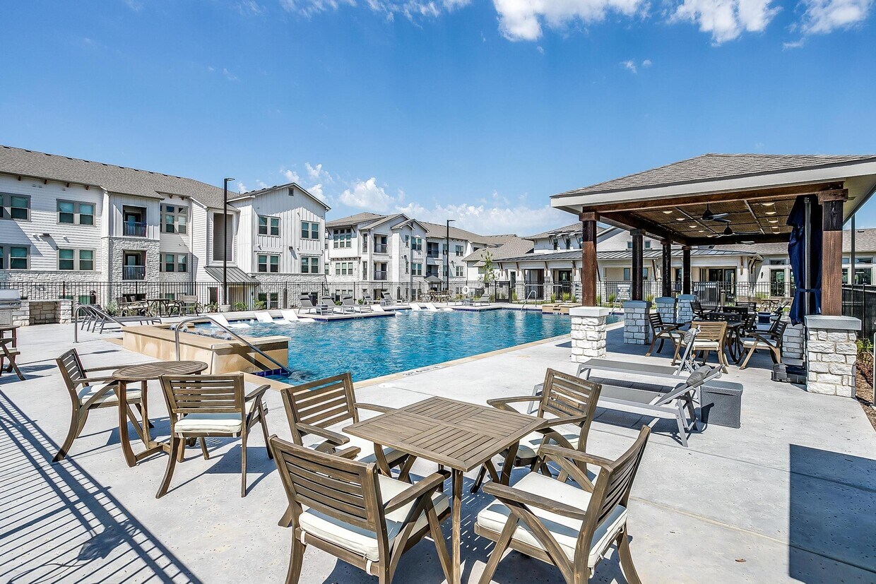 Chisholm Trace Apartments in Cleburne, TX