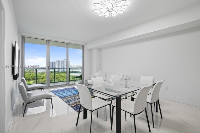 Foto del edificio - 16385 Biscayne Blvd