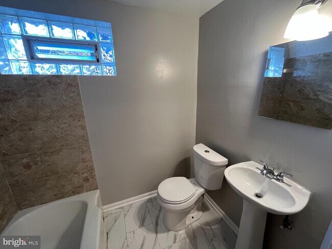 Building Photo - 3513 Lyndale Ave