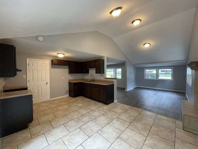 Building Photo - 18125 Thomas Ln