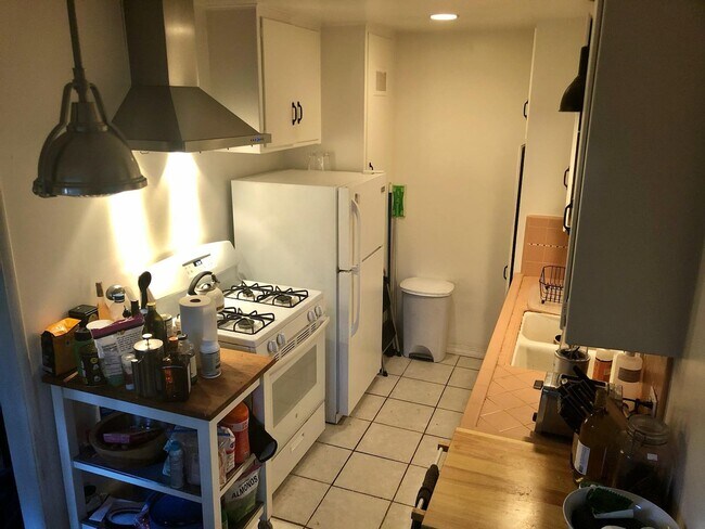 Kitchen - 4925 Cahuenga Blvd