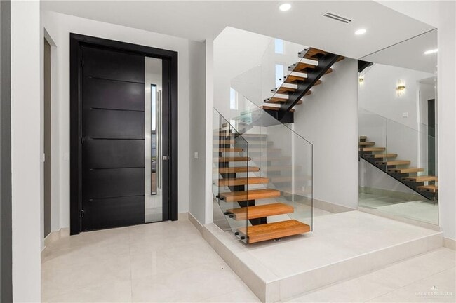 Building Photo - 21 S 42nd St