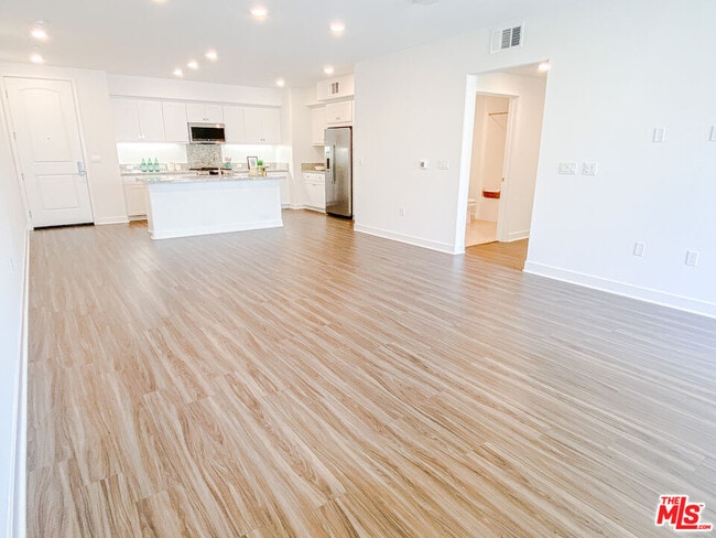 Building Photo - 1893 Union St