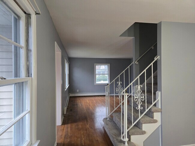 Building Photo - 36 Tina Cir