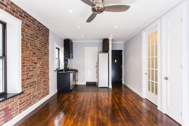 Building Photo - 434 W 52nd St