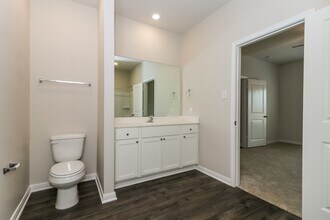 Building Photo - 401 Polly Grv Dr