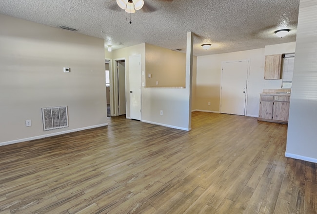 Foto del edificio - 15696 Bolesta Rd