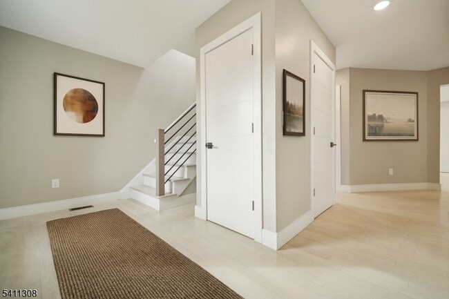 Building Photo - 134 Hillside Ave