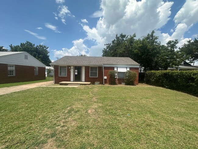 2 Bed, 1 Bath, 1 Car Garage - 2 Bed, 1 Bath, 1 Car Garage House