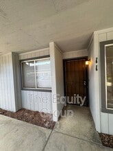 Building Photo - 703 E Noble Ave