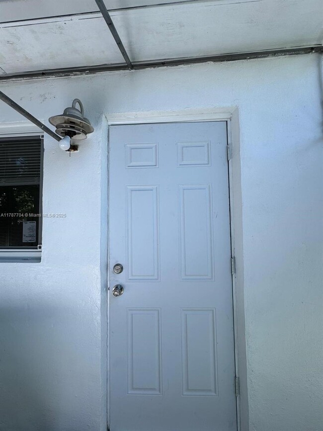 Foto del edificio - 1416 SW 27th St