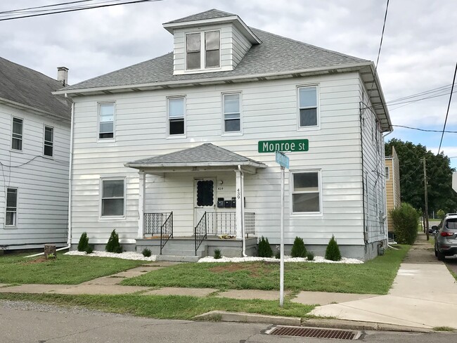 Building Photo - 439 Monroe St