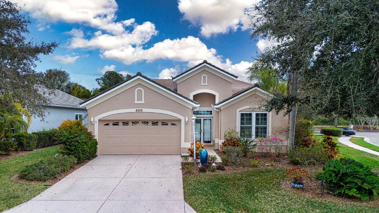 Photo - For Rent – 8419 Whispering Wood Ct, Lakewood Ranch, FL 34202
Edgewater | 3 Bedrooms | 2 Bathrooms |