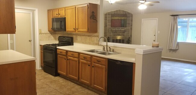Building Photo - 2607 Gilliom Dr