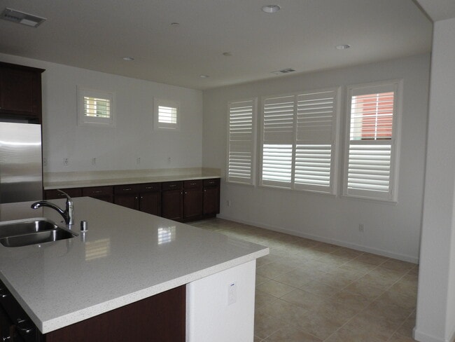 Building Photo - Gated 4 Bedroom in Stone Point