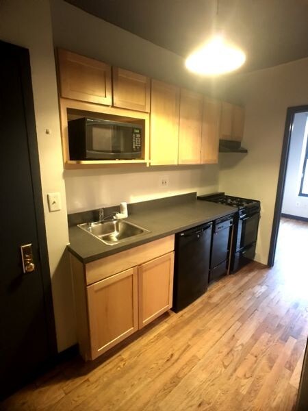 Foto principal - 43 E 7th St