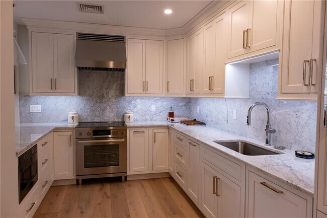 Foto del edificio - 10 Brown and Howard Wharf