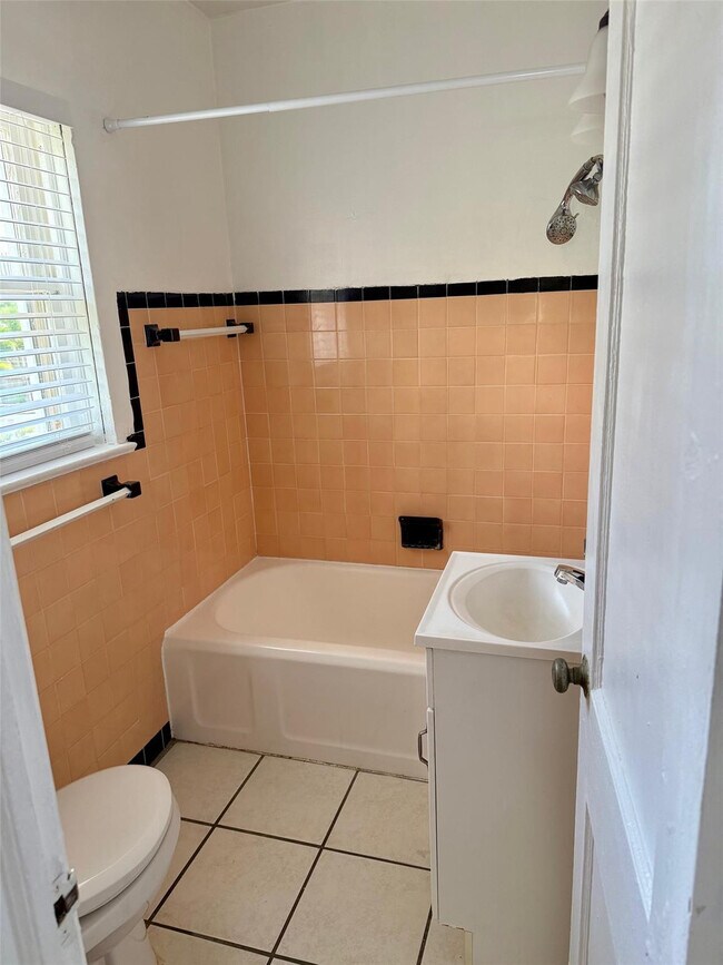 Foto del edificio - 3000 Granada St