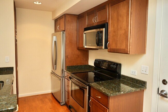 Building Photo - Two Bedroom Condo Available at the Barring...