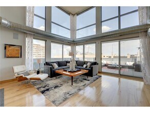 Building Photo - 521 S 7th St