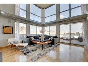 Building Photo - 521 S 7th St