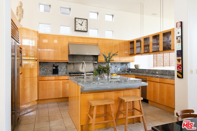 Foto del edificio - 2217 Grand Canal