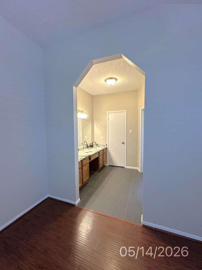 Building Photo - 21314 Highland Knolls Dr