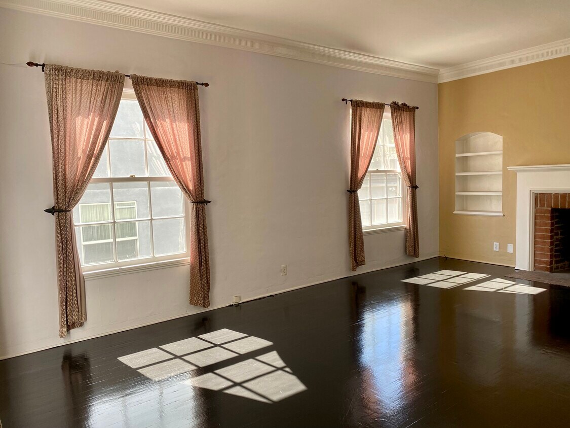 Living Room - 10463 Ashton Ave